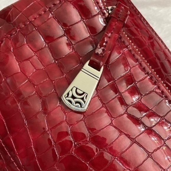 Brighton red shiny embossed leather messenger bag - Picture 9 of 14